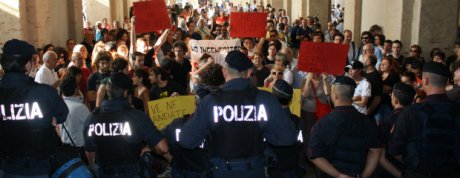 Parma - piazza garibaldi blindata