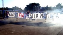 Taranto - Azione simbolica ad una concessionaria Fiat