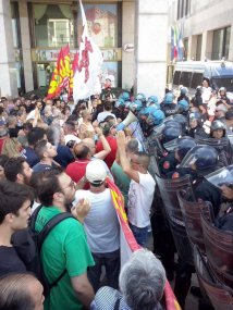 Napoli #9L -  I movimenti danno il benvenuto al neogovernatore De Luca
