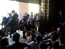 Treviso - Presidio pacifico solidale per i profughi sgomberato con violenza. 37 attivisti fermati e di questi 5 in stato di arresto