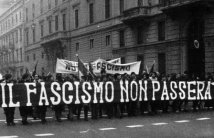 Trento-14.12.13-Presidio antifascista e antirazzista per la chiusura di CasaPound