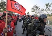 Thailandia - L'esercito contro le camice rosse