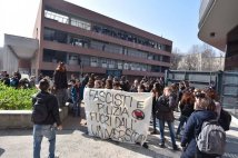 Antifascismo ed antirazzismo non si arrestano - Solidarietà agli studenti di Torino 