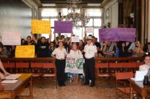 Venezia - il Consiglio comunale condanna i divieti a manifestare del ministro Maroni