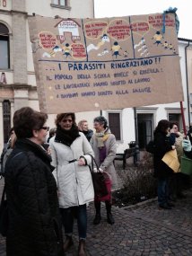Veneto - Manifestazione dei Genitori contro i tagli delle pulizie per la salvaguardia della scuola pubblica