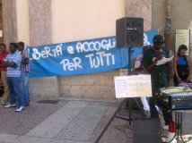 Trento -  Presidio in solidarietà ai ragazzi richiedenti asilo detenuti