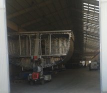 Ancona - L’indegno smistamento dei migranti nei capannoni del porto