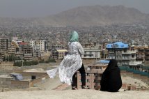 «Spargiamo semi, noi resisteremo»: la resistenza e la lotta delle donne afgane che non vogliono sparire 