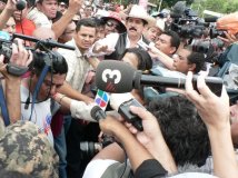 Honduras - Presidente Zelaya tocca suolo honduregno 