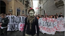 Genova - Studenti medi in piazza contro l'austerity e la tav