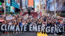 Il potere dell’emergenza: perché chiedere ai governi di dichiarare lo stato di emergenza climatica è rischioso