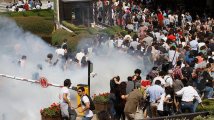 Turchia - Instanbul: continua la protesta in piazza Taksim 