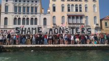 Diecimila persone si riprendono Venezia: «Fuori le grandi navi dalla Laguna!»