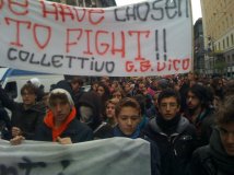 Napoli - In 10mila al corteo Fiom con gli studenti. Sanzionata Deutsche Bank