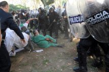 Buenos Aires - Repressione violenta all'Ospedale Neuropsichiatrico Borda
