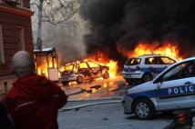 A fuoco i palazzi del potere in Bosnia