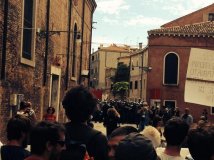 A Venezia un messaggio per Renzi: "smantellare il sistema Mo.S.E." - Smontati gli uffici del Magistrato alle Acque - A Bologna contestato evento della "Garanzia giovani"