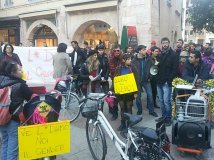 Trento - Oltre 100 persone in piazza contro l'omofobia