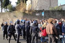 Fronteggiamento polizia studenti - Verona, 11 dic 2009