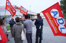 Padova - I lavoratori Artoni tornano a bloccare i cancelli