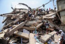 Strage di lavoratori a Dacca, "nella fabbrica crollata anche marchi italiani"