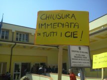 Bologna - Indietro non si torna! No alla deportazione dei tunisini, libertà ed accoglienza per tutti!