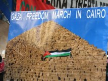 Gaza Freedom March - Cairo - Cariche e violenze della polizia egiziana contro gli  attivisti