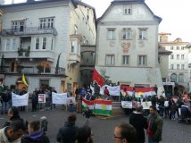 Bolzano - Duecento persone in piazza per sostenere la resistenza di Kobane