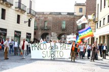 Vicenza; 2 mila persone in piazza: «i luoghi di guerra sono spazi sottratti alla libertà»