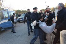 Parma - I diritti non si distaccano: fermati i manifestanti, quattro capi d'imputazione
