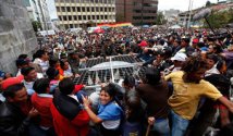 Ecuador: bloccata la Ley de Aguas, scontri davanti al parlamento