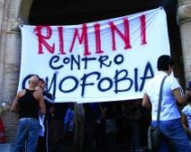 Violenta aggressione omofoba in una discoteca di Rimini