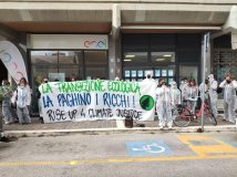 «La transizione ecologica la paghino i ricchi!»: le azioni di Rise Up 4 Climate Justice contro il caro-bollette durante il Climate Strike 