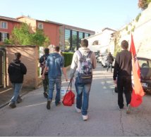 Fabriano - Studenti ripuliscono la città dalla simbologia nazifascista