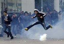 Tunisi - Ucciso Chokri Belaïd, leader dell'opposizione laica, la protesta divampa nel paese