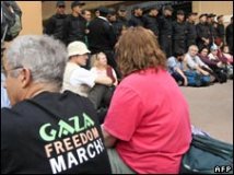 Gaza Freedom March: le delegazioni continuano le proteste