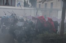 18.10.14 Ancona - I neofascisti non sfilano. I manifestanti difendono la piazza