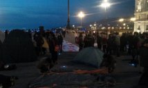 Trieste - Dopo gli sgomberi delle scuole, acampada in Piazza Unità