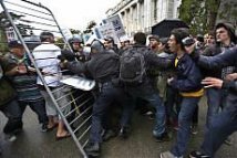 California, rivolta degli studenti. La polizia sgombera Berkeley