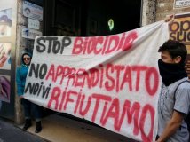Napoli: studenti in piazza contro apprendistato e biocidio