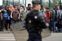 Calais - Attacco chimico contro i migranti nella bidonville