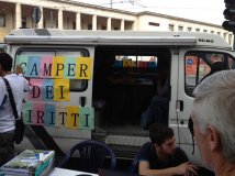 Padova - La prima uscita del "camper dei diritti": disobbedire alla sanatoria truffa contro il mercato dei diritti