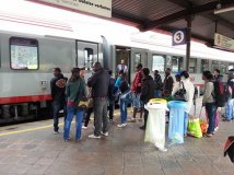 Bolzano - Quelle mani invisibili sui migranti