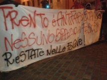 Trento - Il tenero abbraccio tra fascisti e polizia