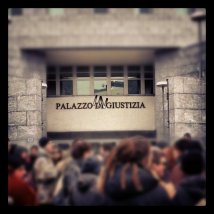Padova - Presidio al Tribunale poi un corteo selvaggio blocca il traffico contro gli arresti