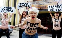 Topless jihad delle Femen: "Fuck your morals"