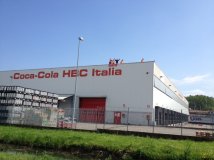 Nogara (VR)- I lavoratori della Coca Cola salgono sul tetto dello stabilimento; basta al caporalato