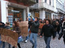 Treviso - Picchetto e corteo spontaneo contro la riforma Gelmini