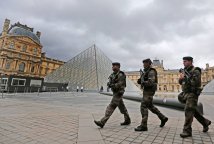 Francia, ancora stato d'emergenza mentre si dimette il Ministro della Giustizia