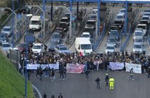 Napoli - Studenti bloccano la tangenziale